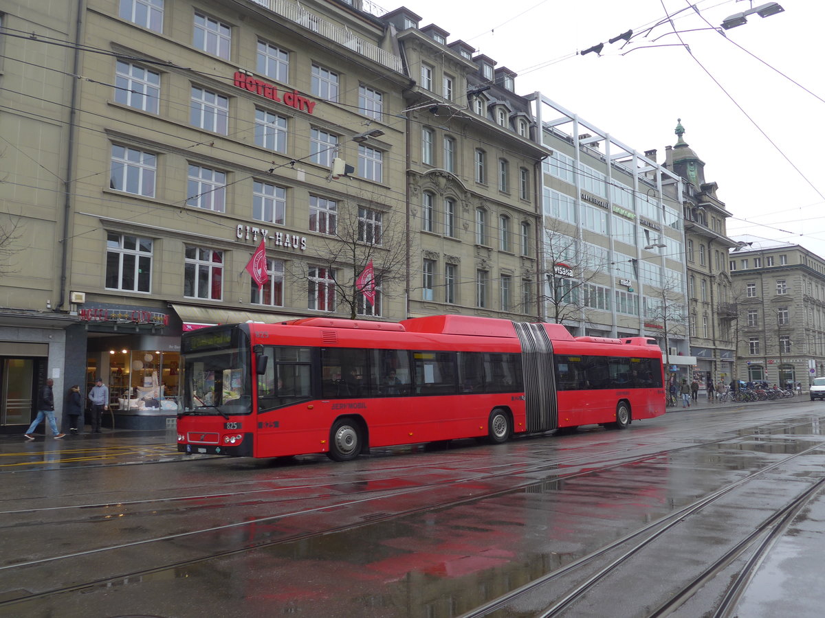 (188'645) - Bernmobil, Bern - Nr. 825/BE 612'825 - Volvo am 15. Februar 2018 beim Bahnhof Bern