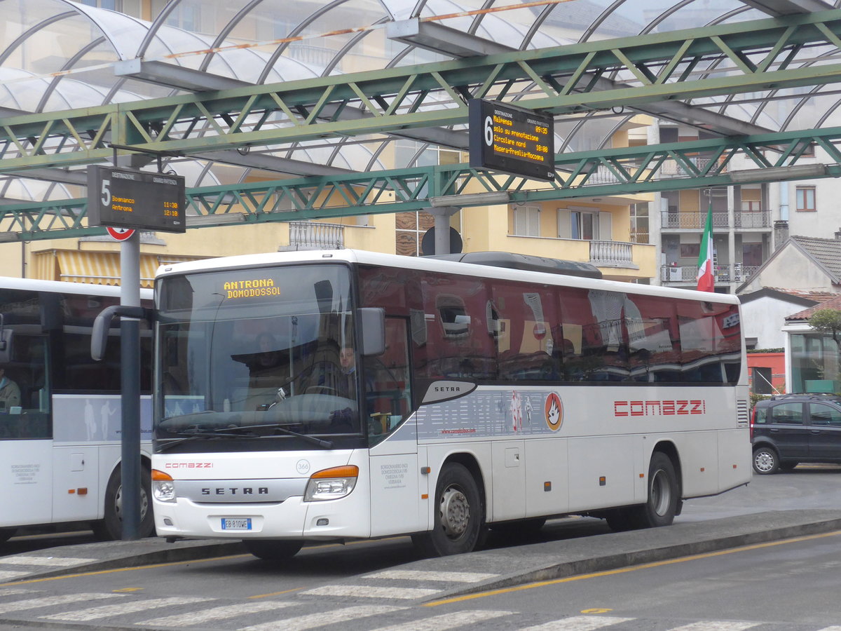 (188'813) - Comazzi, Bergomanera - Nr. 366/EB-810 WE - Setra am 17. Februar 2018 beim Bahnhof Domodossola