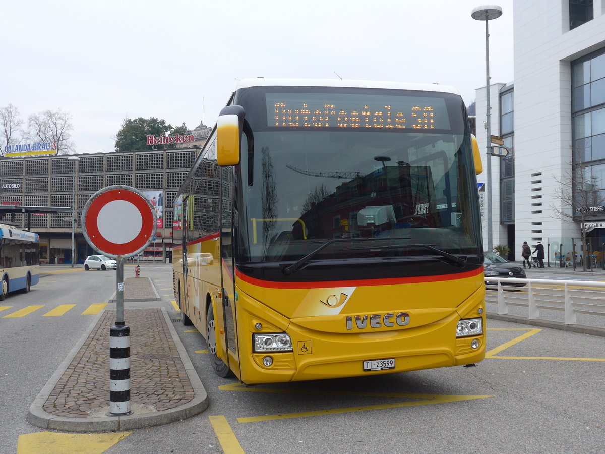 (188'854) - Chiesa, Riazzino - TI 23'599 - Iveco am 17. Februar 2018 beim Bahnhof Locarno