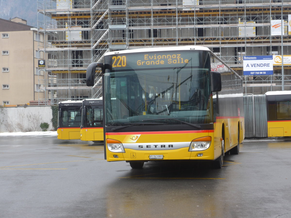 (189'036) - PostAuto Wallis - Nr. 44/VS 243'991 - Setra am 3. Mrz 2018 beim Bahnhof Martigny