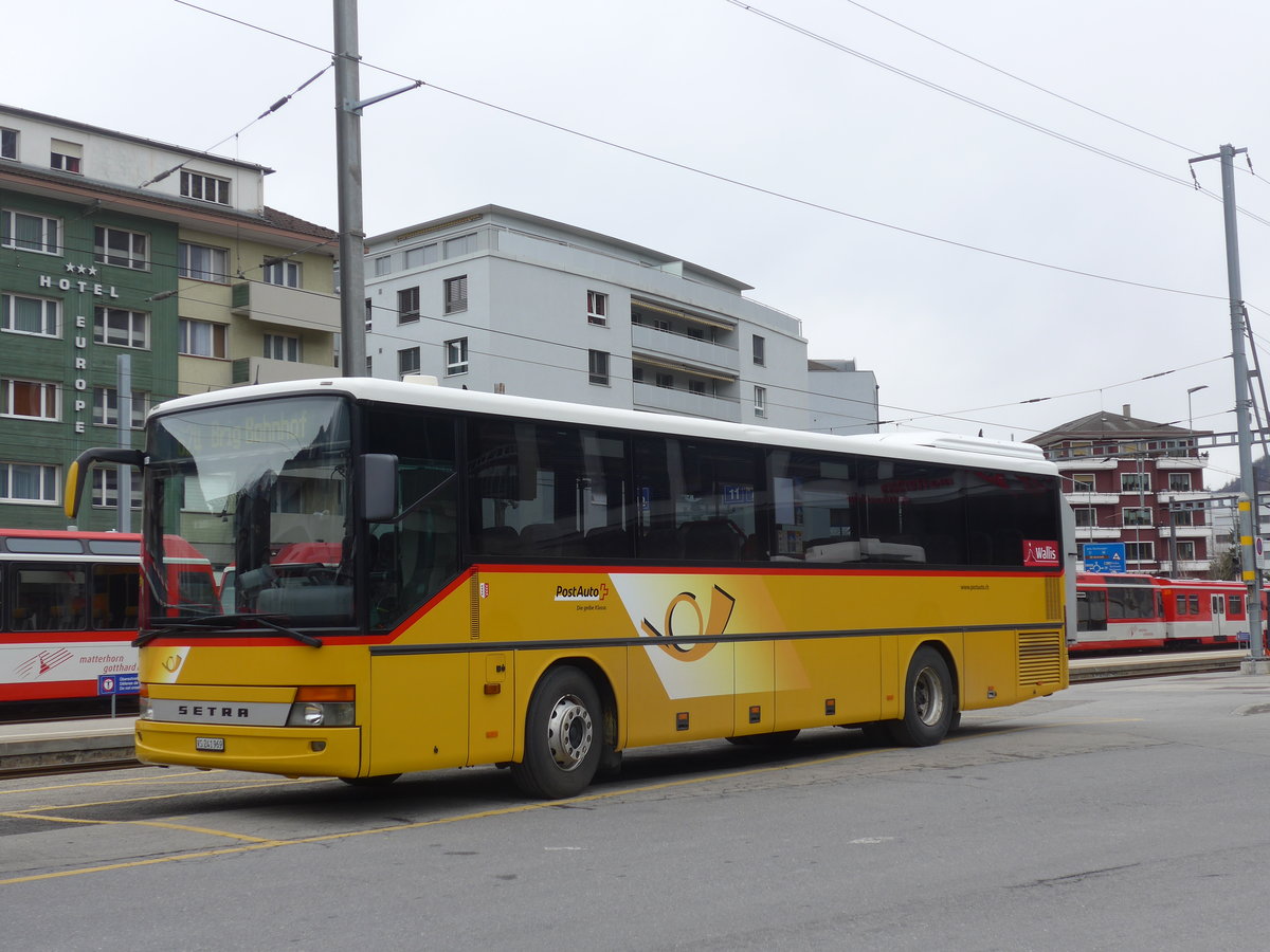 (189'040) - PostAuto Wallis - VS 241'969 - Setra (ex Zerzuben,Visp-Eyholz Nr. 62; ex PostAuto Wallis) am 3. Mrz 2018 beim Bahnhof Brig