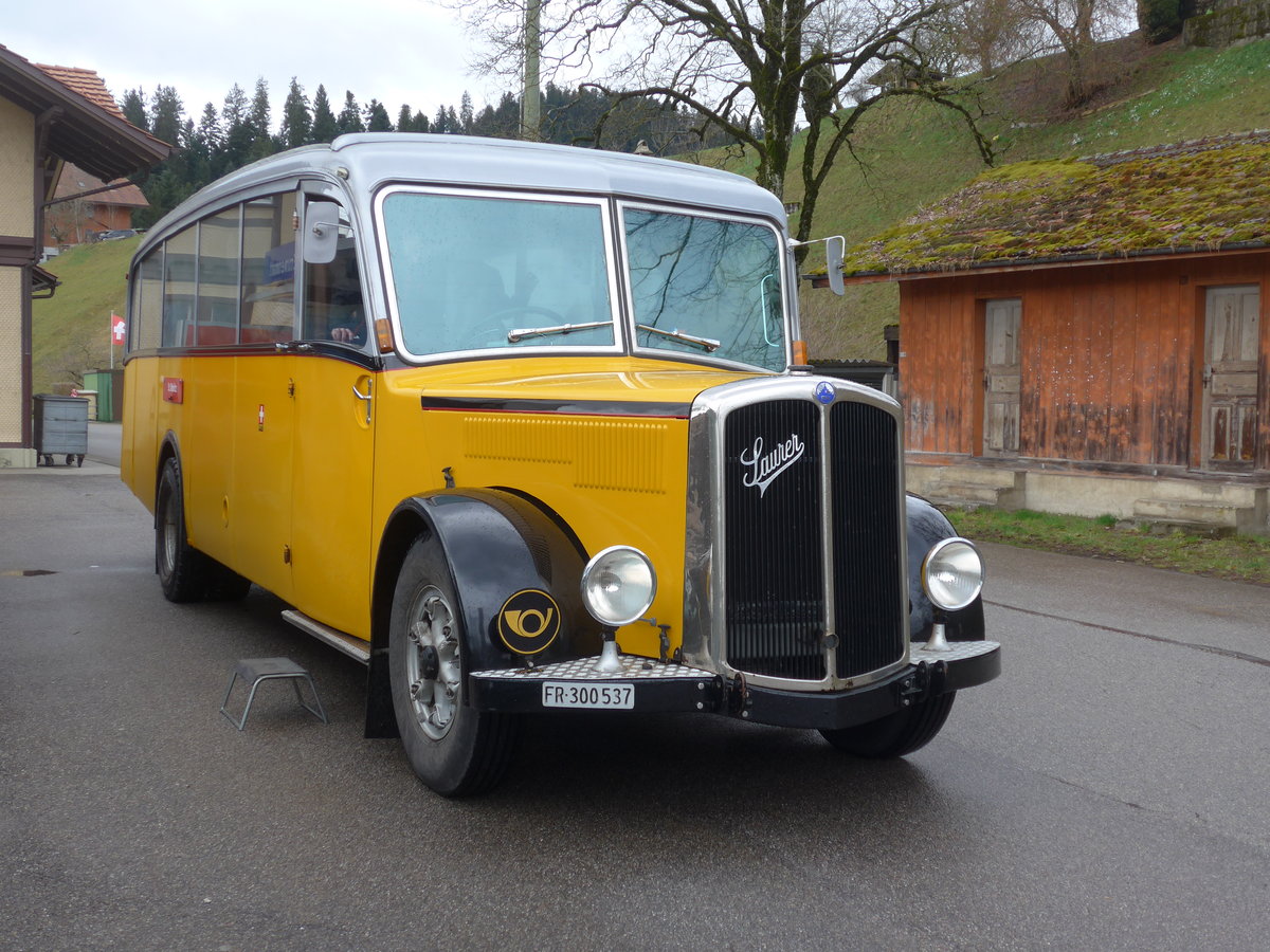 (189'822) - Schlapp, Cottens - FR 300'537 - Saurer/Saurer (ex SATEG, Lausanne; ex P 23'086; ex P 2138) am 1. April 2018 beim Bahnhof Emmenmatt