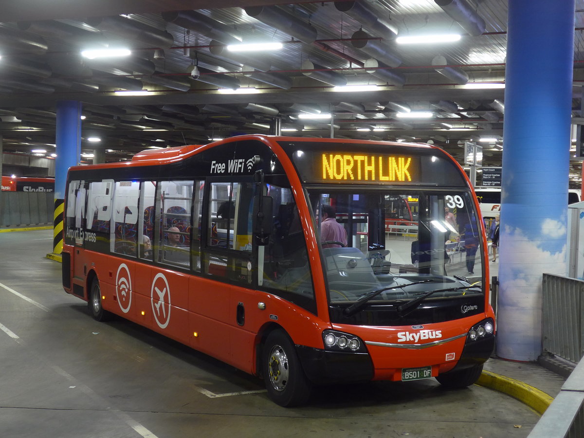 (190'195) - SkyBus, Melbourne - Nr. 39/BS01 DF - Optare (ex Nr. 14; ex Nr. 39) am 17. April 2018 in Melbourne, Coach Station