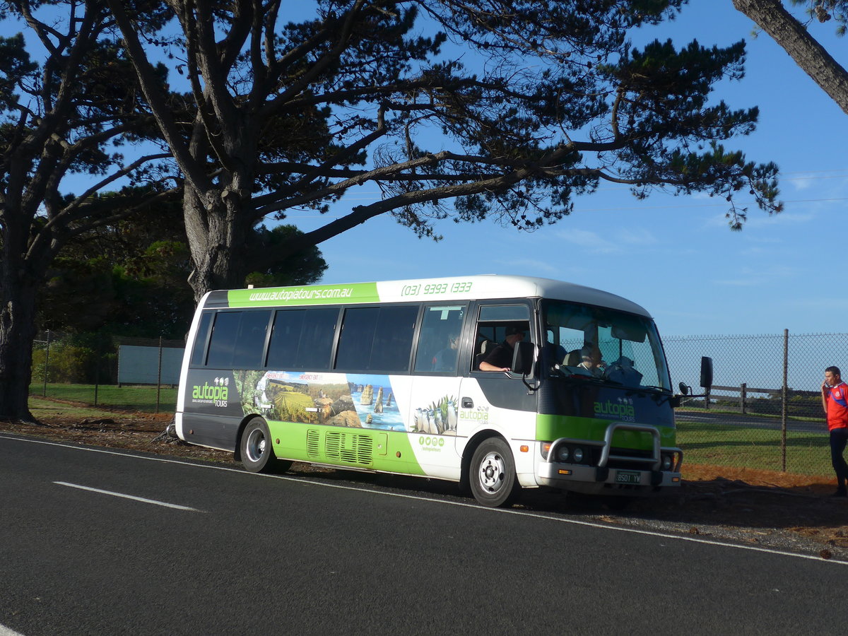 (190'312) - Autopia Tours, Williamstown - BS01 YW - Mitsubishi am 18. April 2018 in Cowes, Grand Prix Circuit