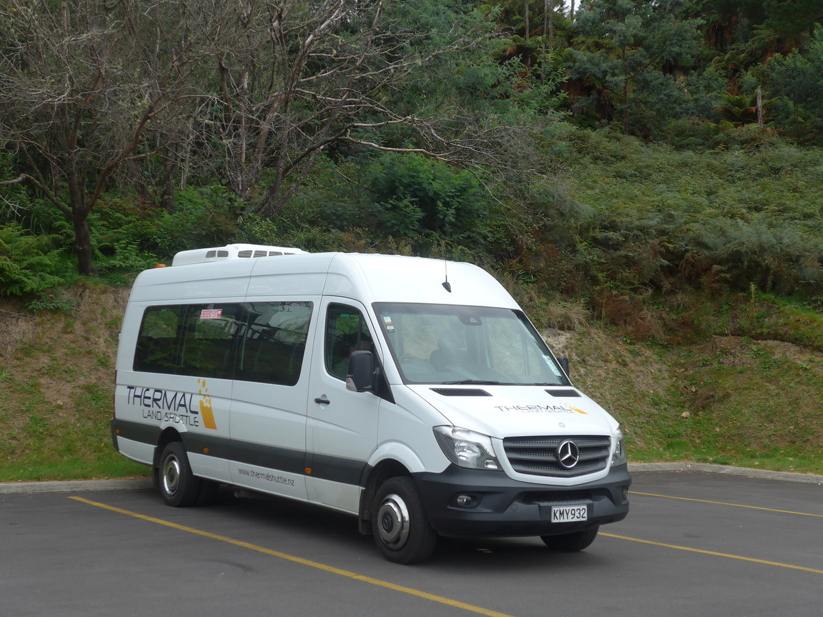 (191'012) - Thermalshuttle, Rotorua - KMY932 - Mercedes am 23. April 2018 in Rotorua, Wai-O-Tapu