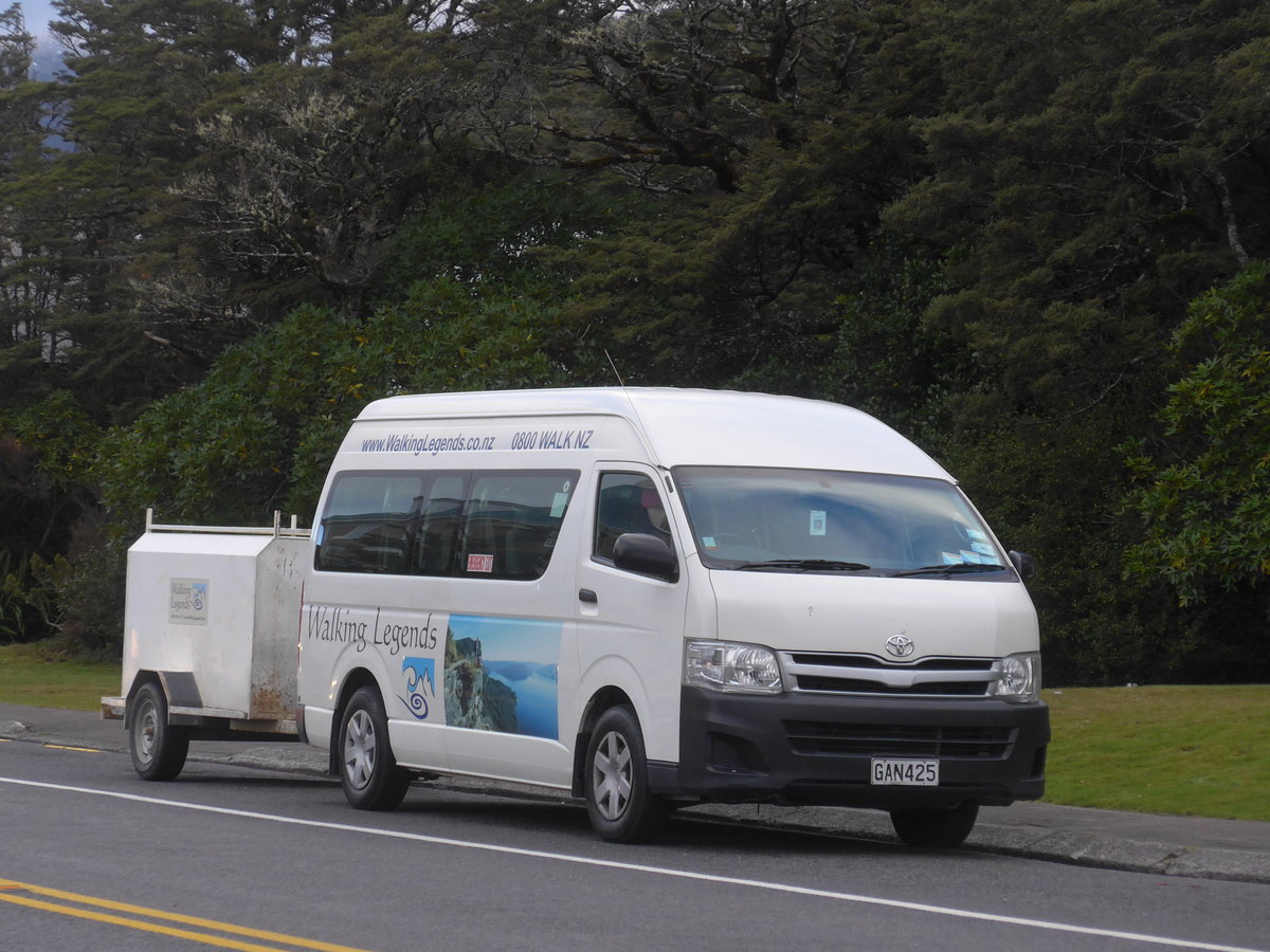 (191'305) - Walking Legends, Whakatane - GAN425 - Toyota am 24. April 2018 in Whakapapa