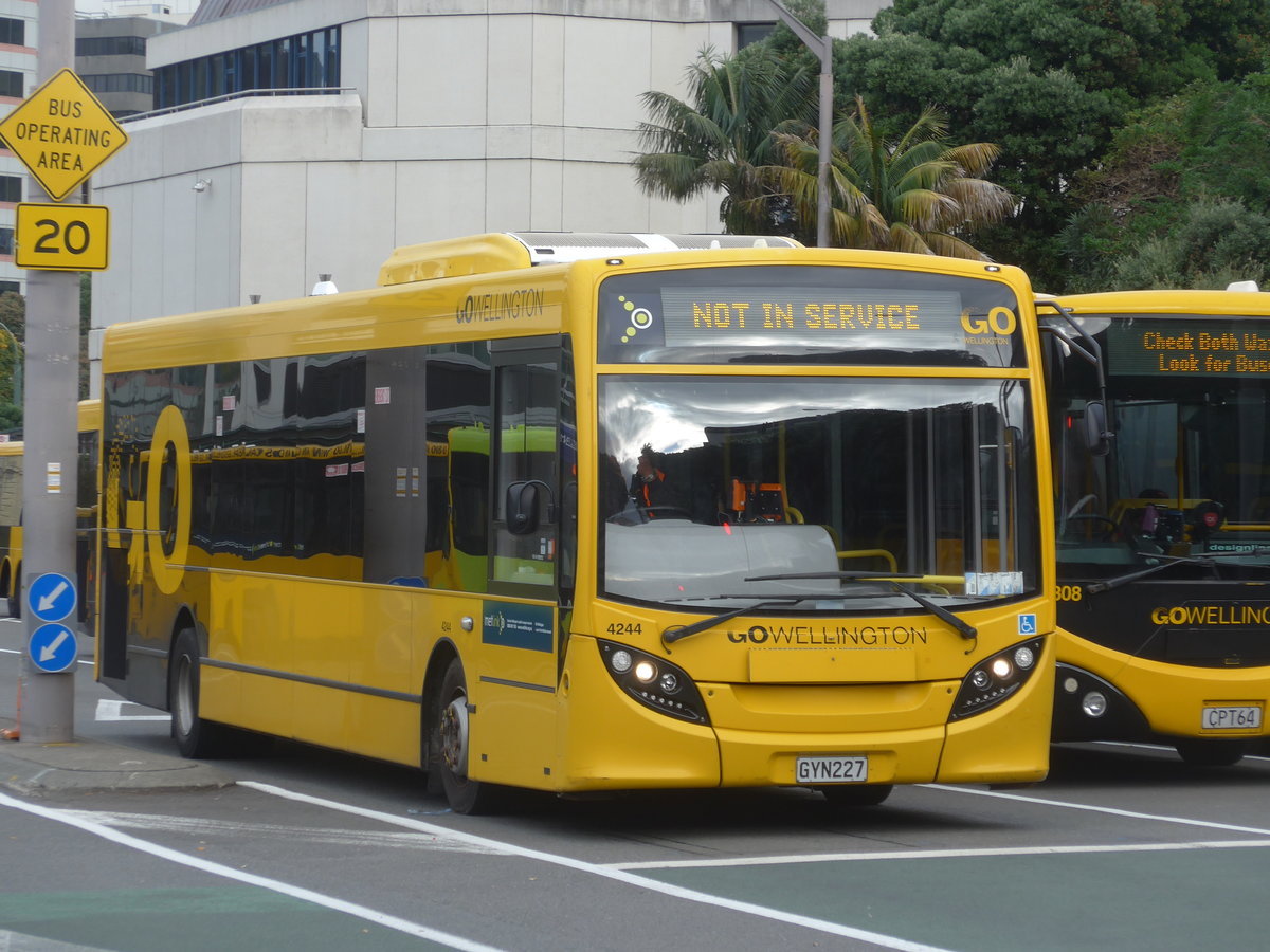 (191'615) - GO Wellington - Nr. 4244/GYN227 - Alexander Dennis/KiwiBus am 27. April 2018 beim Bahnhof Wellington