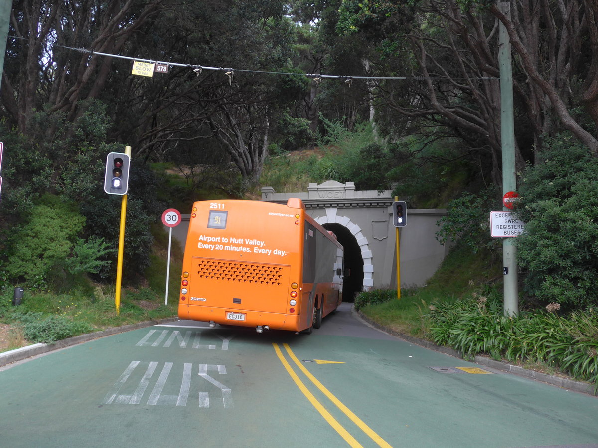 (191'801) - Airport Flyer, Wellington - Nr. 2511/FCJ16 - Scania/KiwiBus am 27. April 2018 in Wellington, Hataitai Bus Tunnel