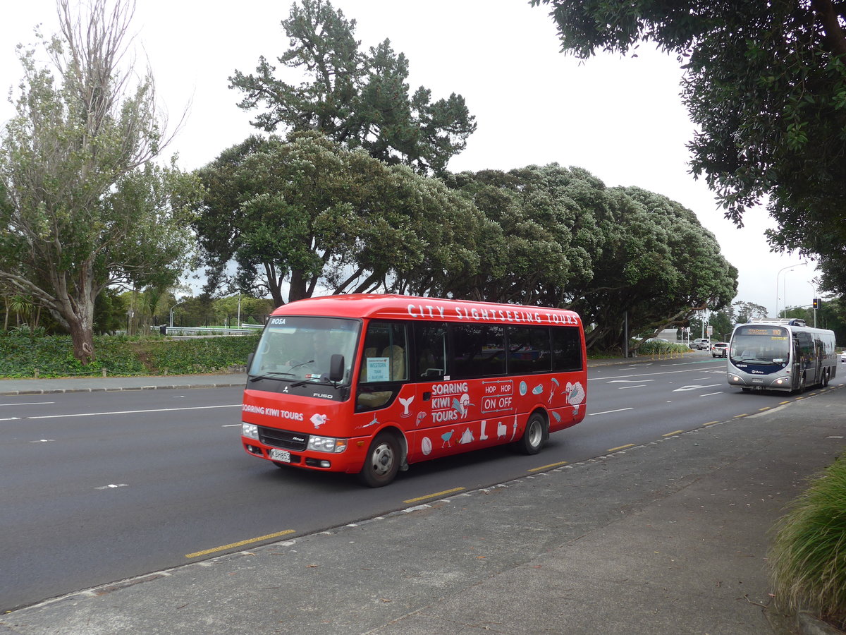 (192'007) - Hassle Tours, Christchurch - KBH853 - Mitsubishi (ex Japan) am 30. April 2018 in Auckland, Motat