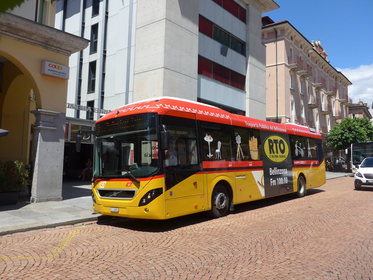 (193'860) - AutoPostale Ticino - TI 74'055 - Volvo am 9. Juni 2018 beim Bahnhof Bellinzona