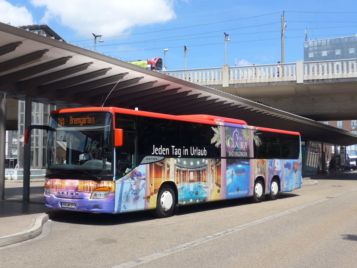 (194'255) - Rast, Hartheim - FR-AR 29 - Setra am 18. Juni 2018 beim Bahnhof Freiburg