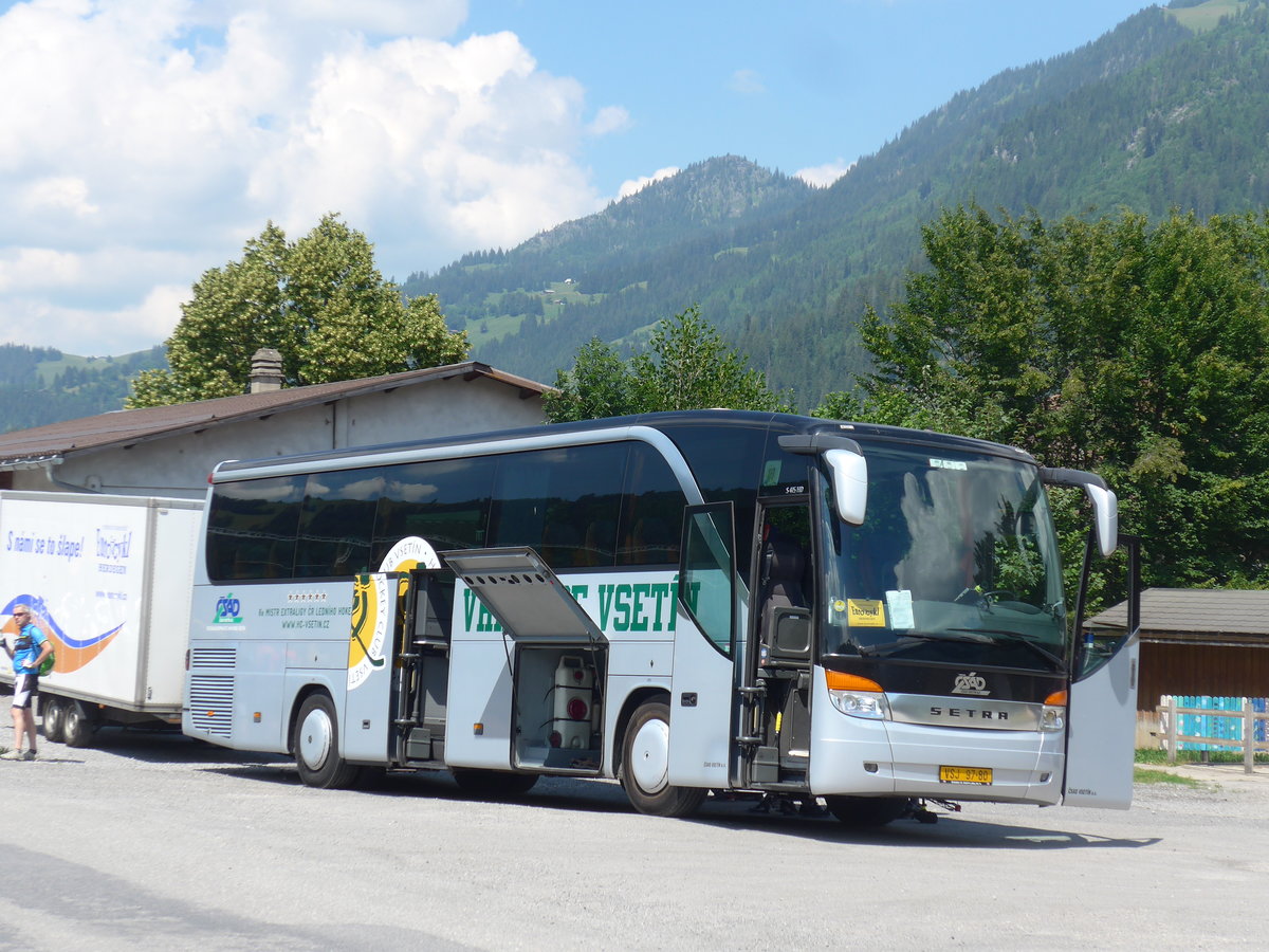 (194'702) - Aus Tschechien: CSAD Vsetn - VSJ 97-80 - Setra am 9. Juli 2018 beim Bahnhof Zweisimmen