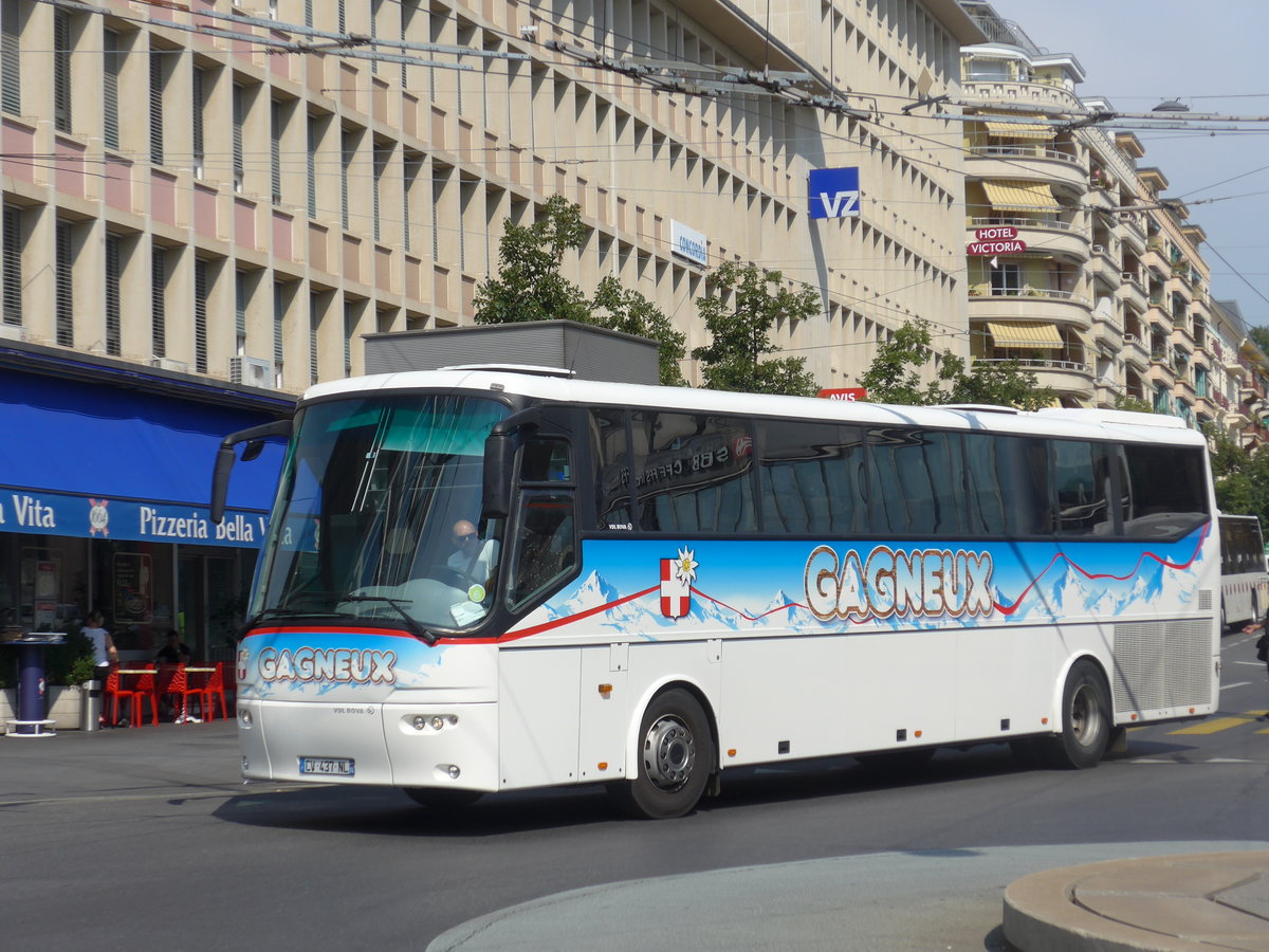 (195'773) - Aus Frankreich: Gagneux, Valle d'Abondance - CV 437 NL - Bova am 6. August 2018 beim Bahnhof Lausanne
