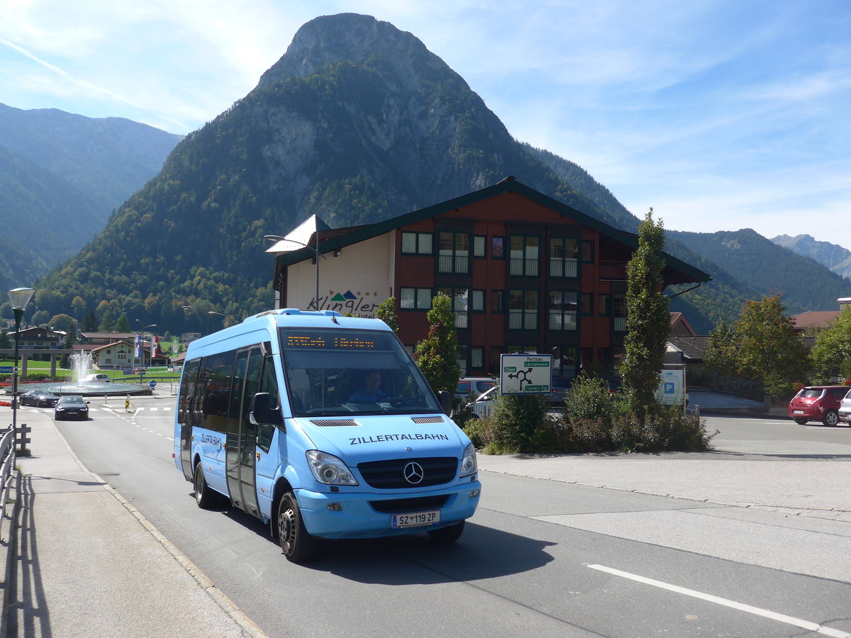 (196'812) - ZVB Jenbach - SZ 119 ZP - Mercedes am 11. September 2018 in Maurach, Mittelschule