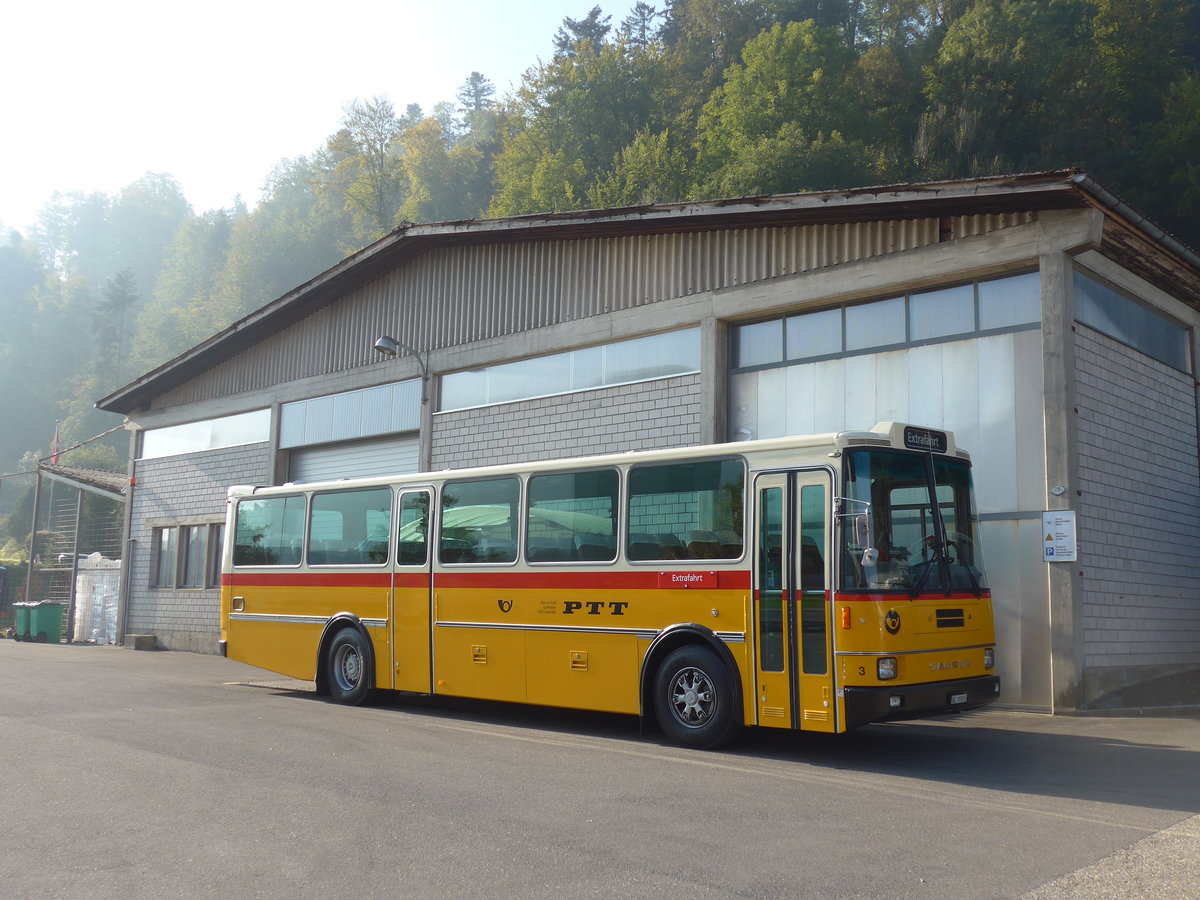 (197'992) - Kolb, Grasswil - Nr. 3/BE 93'915 - Saurer/R&J (ex Schmocker, Stechelberg Nr. 3; ex Nr. 1; ex Gertsch, Stechelberg Nr. 1) am 30. September 2018 in Willisau, Altes Zeughaus