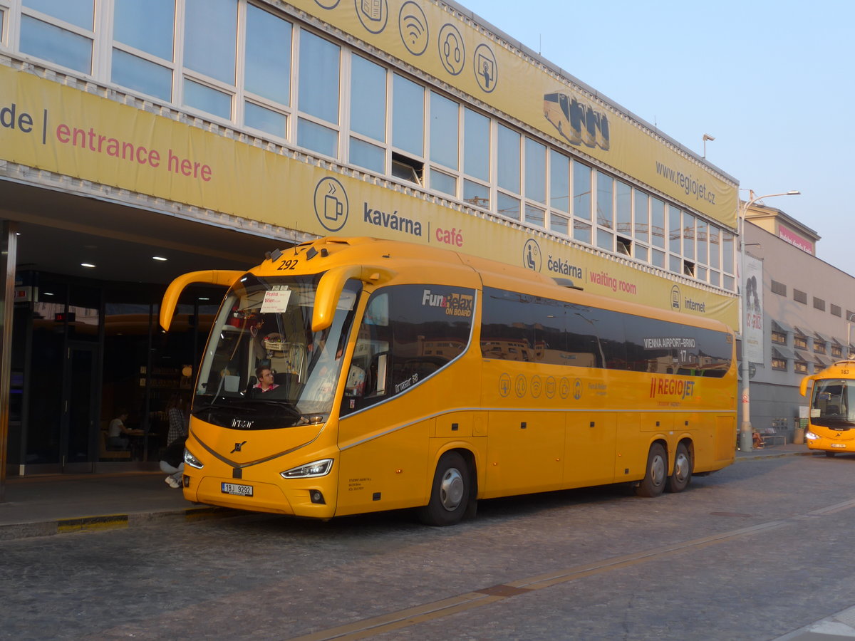 (198'447) - Student Agency, Brno - Nr. 292/1BJ 9292 - Volvo/Irizar am 18. Oktober 2018 in Praha, Florenc