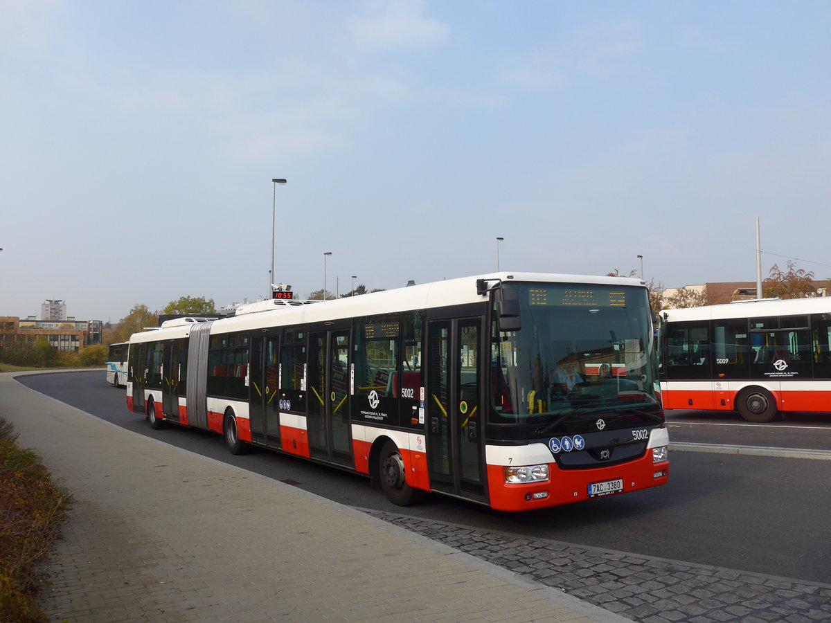 (198'536) - DPP Praha - Nr. 5002/7AC 3380 - SOR am 19. Okotober 2018 in Praha, Ndraz Veleslavn