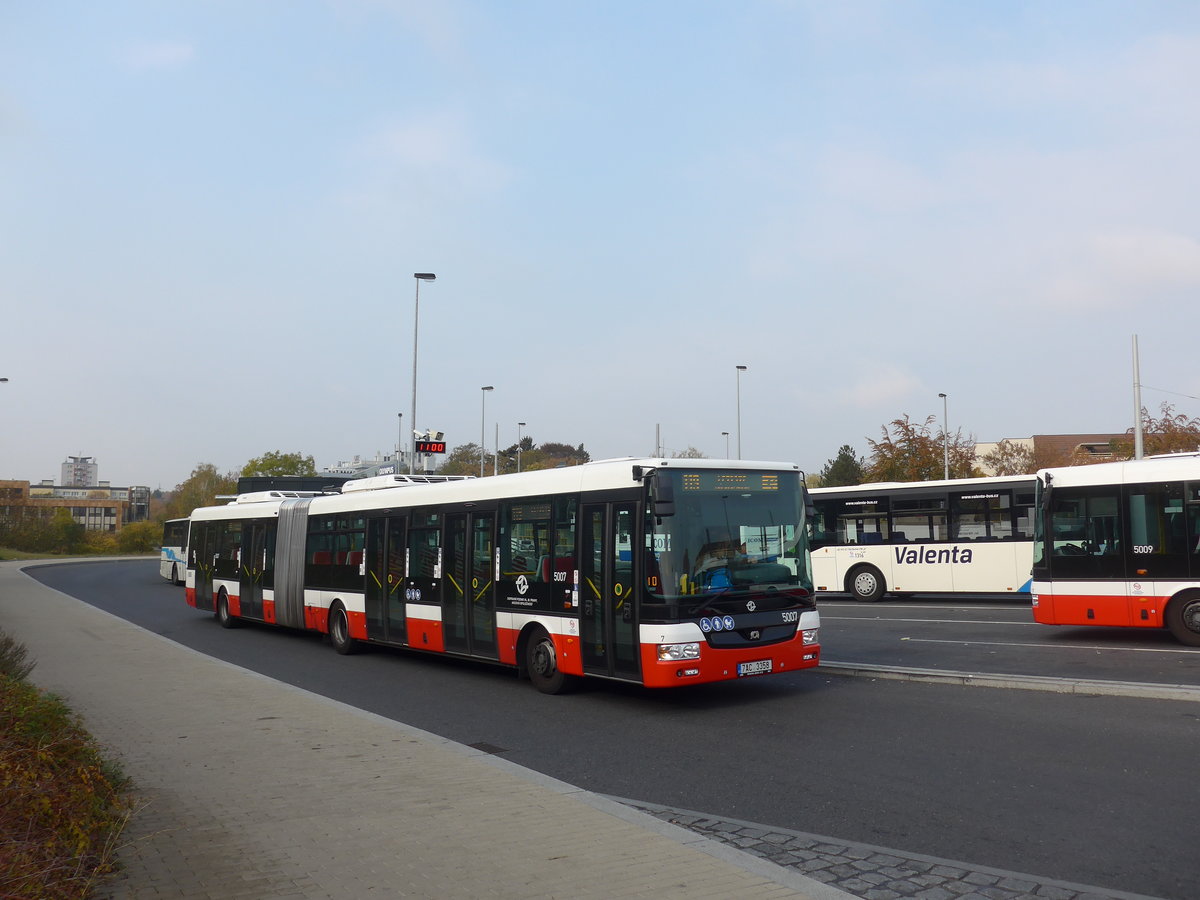 (198'541) - DPP Praha - Nr. 5007/7AC 3358 - SOR am 19. Oktober 2018 in Praha, Ndraz Veleslavn