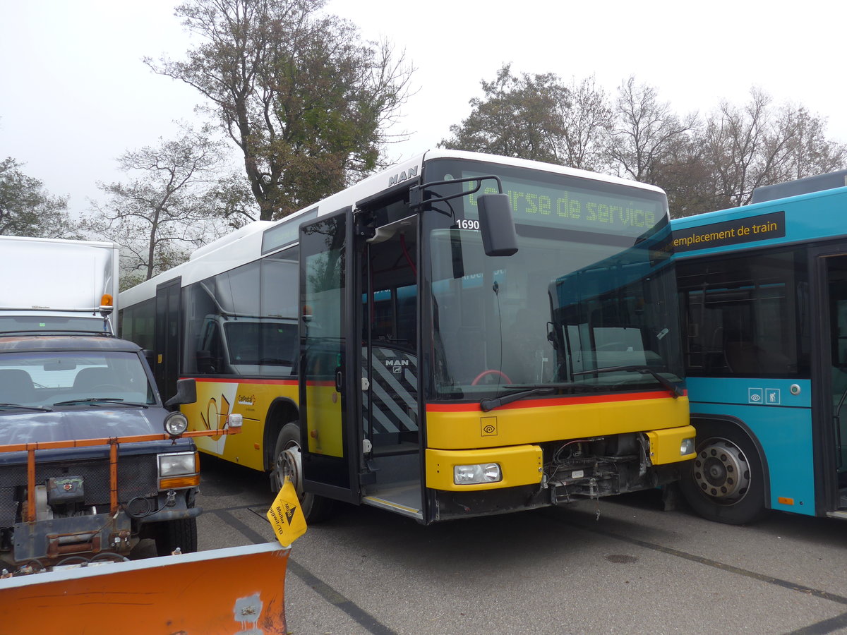 (199'218) - CarPostal Ouest - MAN (ex P 25'585) am 4. November 2018 in Develier, Parkplatz