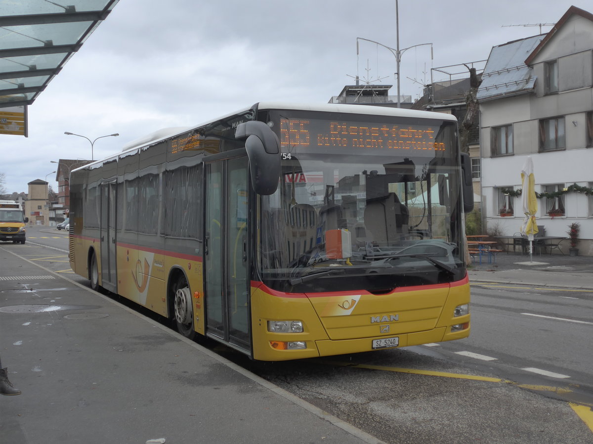 (199'815) - Lienert&Ehrler, Einsiedeln - SZ 5240 - MAN am 8. Dezember 2018 beim Bahnhof Einsiedeln