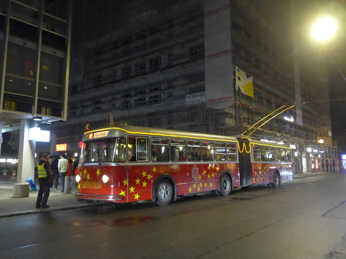 (200'076) - VW Winterthur - Nr. 101 - FBW/SWS Gelenktrolleybus am 22. Dezember 2018 in Winterthur, Schmidgasse