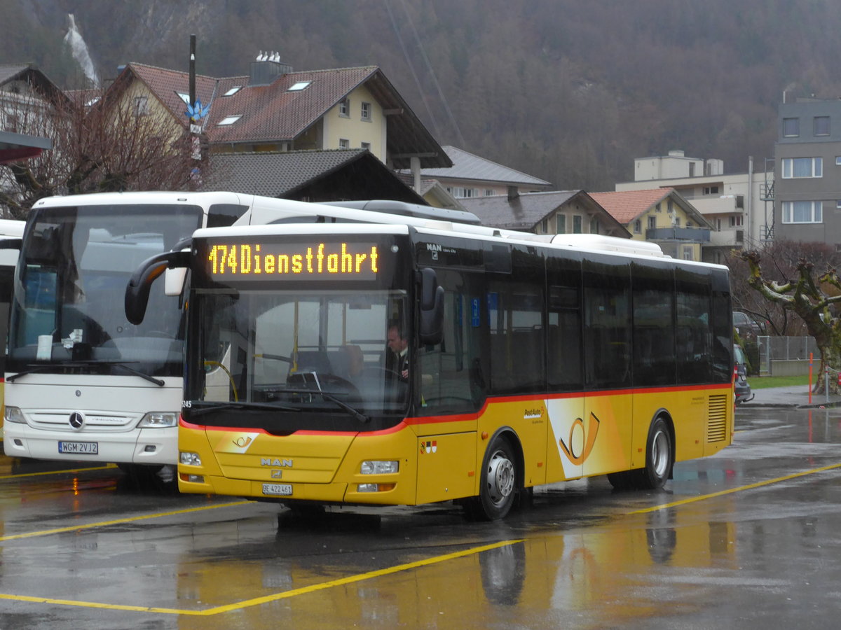 (200'103) - AVG Meiringen - Nr. 61/BE 422'461 - MAN/Gppel am 24. Dezember 2018 in Meiringen, Postautostation