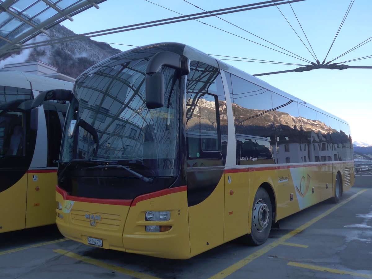 (200'255) - PostAuto Graubnden - GR 162'973 - MAN am 26. Dezember 2018 in Chur, Postautostation