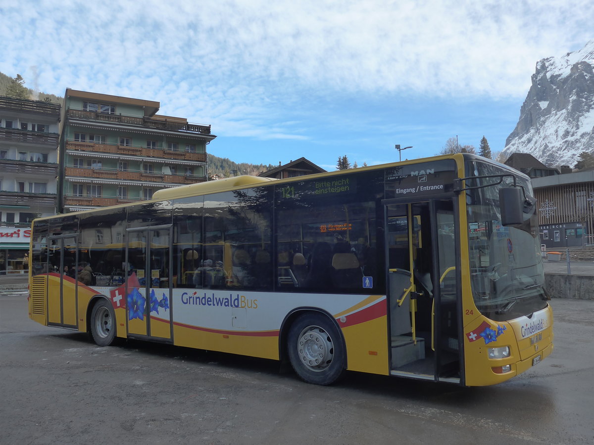 (200'510) - AVG Grindelwald - Nr. 24/BE 364'408 - MAN/Gppel am 1. Januar 2019 beim Bahnhof Grindelwald