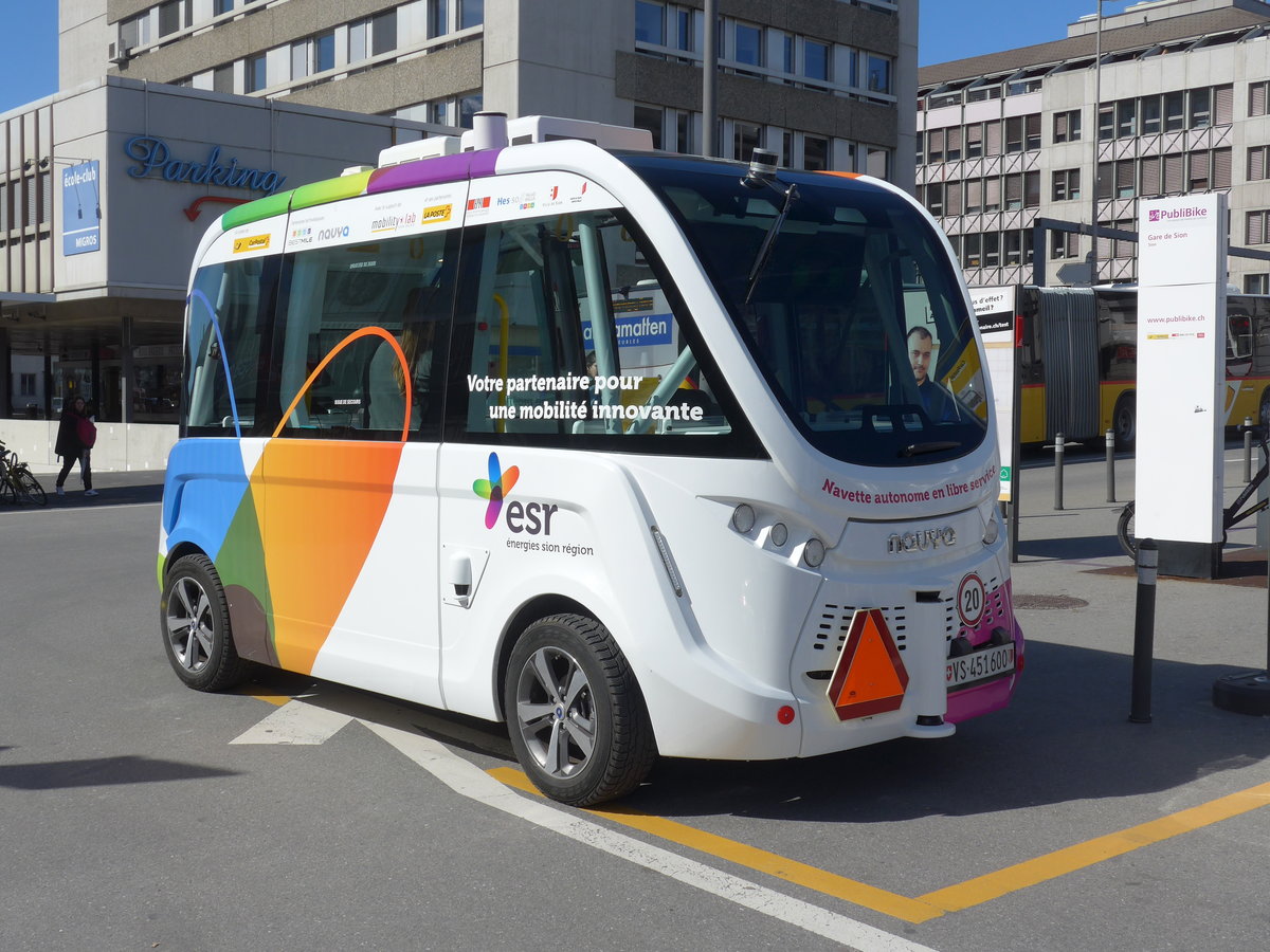 (202'406) - PostAuto Wallis - VS 451'600 - Navya am 16. Mrz 2019 beim Bahnhof Sion