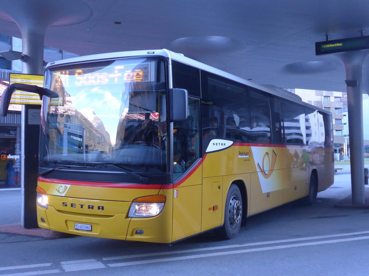 (202'443) - PostAuto Wallis - VS 403'662 - Setra am 16. Mrz 2019 beim Bahnhof Visp