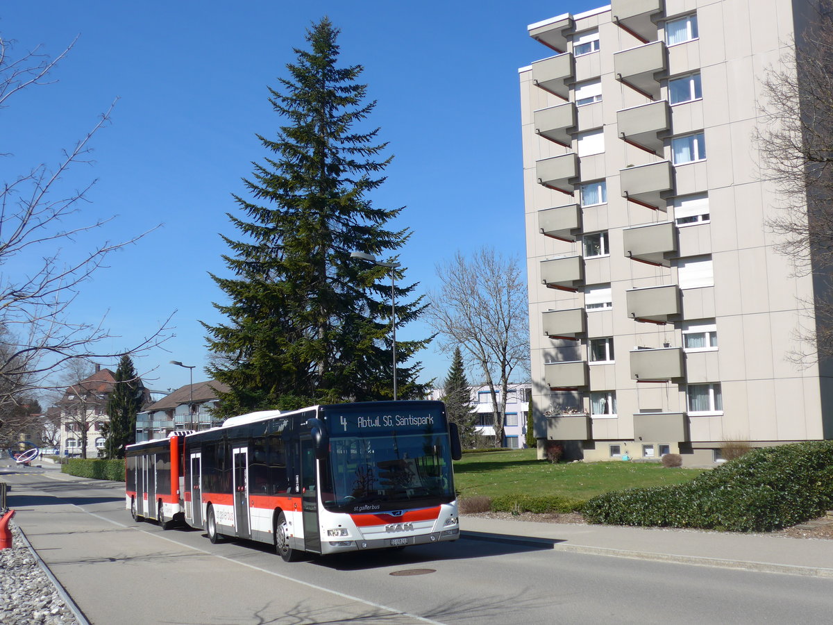 (202'715) - St. Gallerbus, St. Gallen - Nr. 213/SG 198'213 - MAN am 21. Mrz 2019 beim Bahnhof Wittenbach