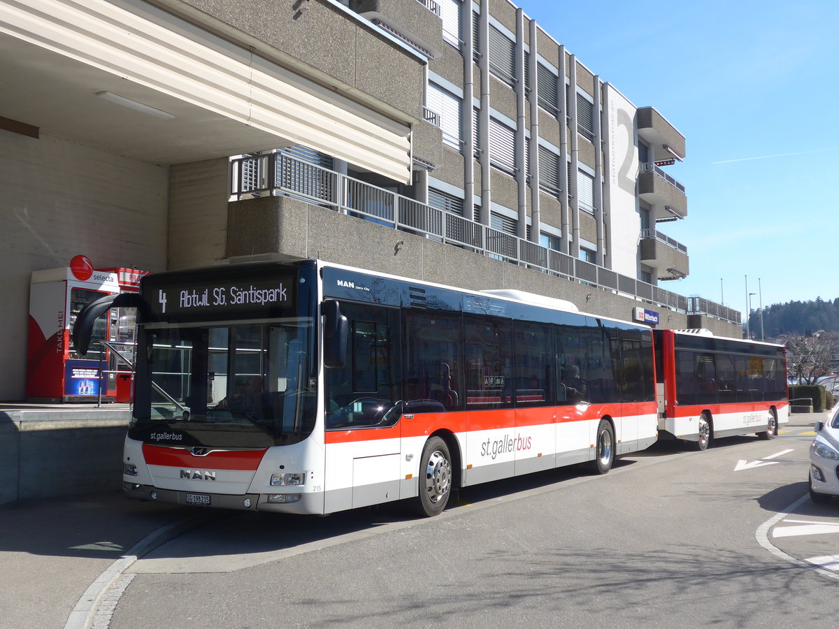 (202'721) - St. Gallerbus, St. Gallen - Nr. 215/SG 198'215 - MAN am 21. Mrz 2019 beim Bahnhof Wittenbach