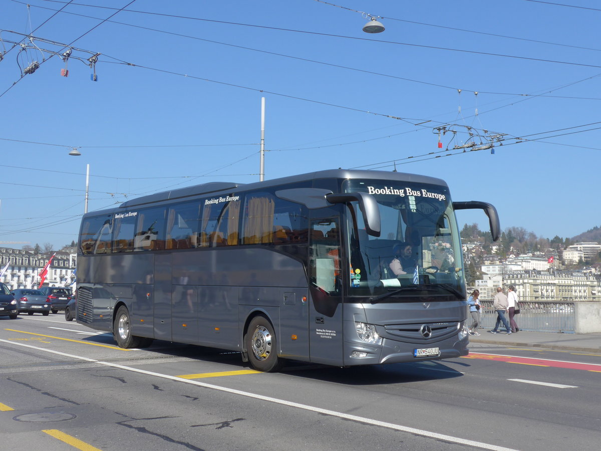 (203'006) - Aus der Slowakei: Booking Bus Europe, Nitra - NR-540JU - Mercedes am 23. Mrz 2019 in Luzern, Bahnhofbrcke