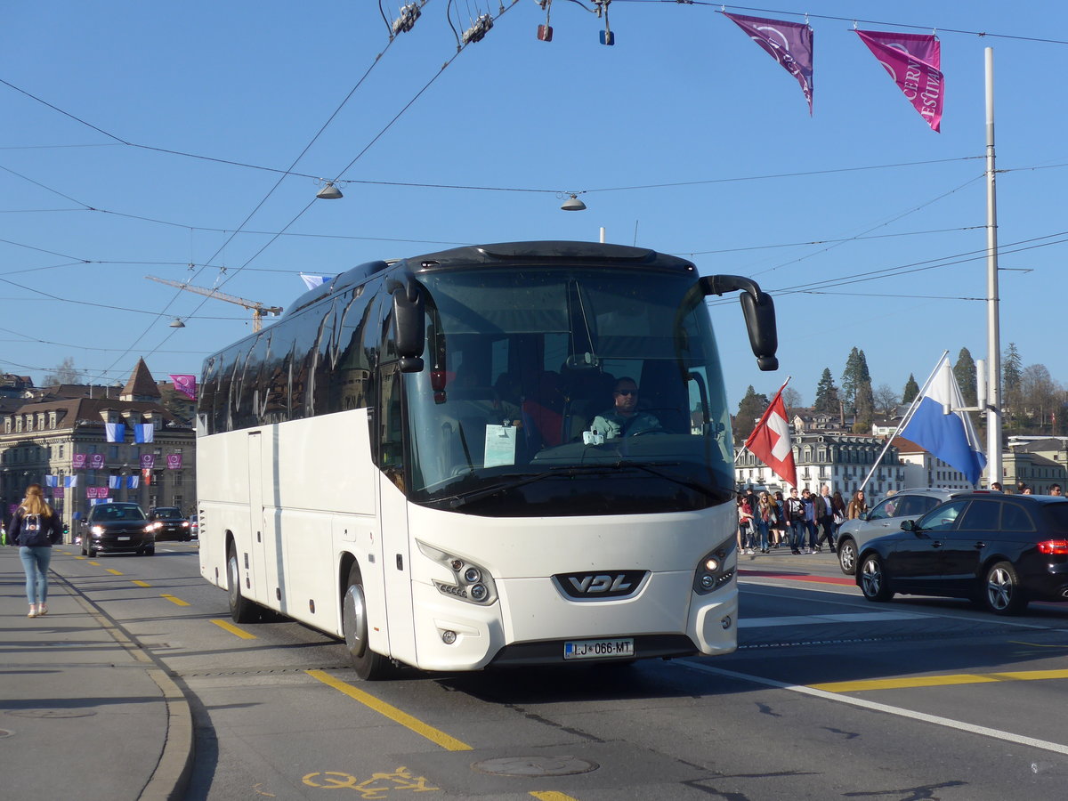 (203'382) - Aus Slowenien: ??? - LJ 066-MT - VDL am 30. Mrz 2019 in Luzern, Bahnhofbrcke