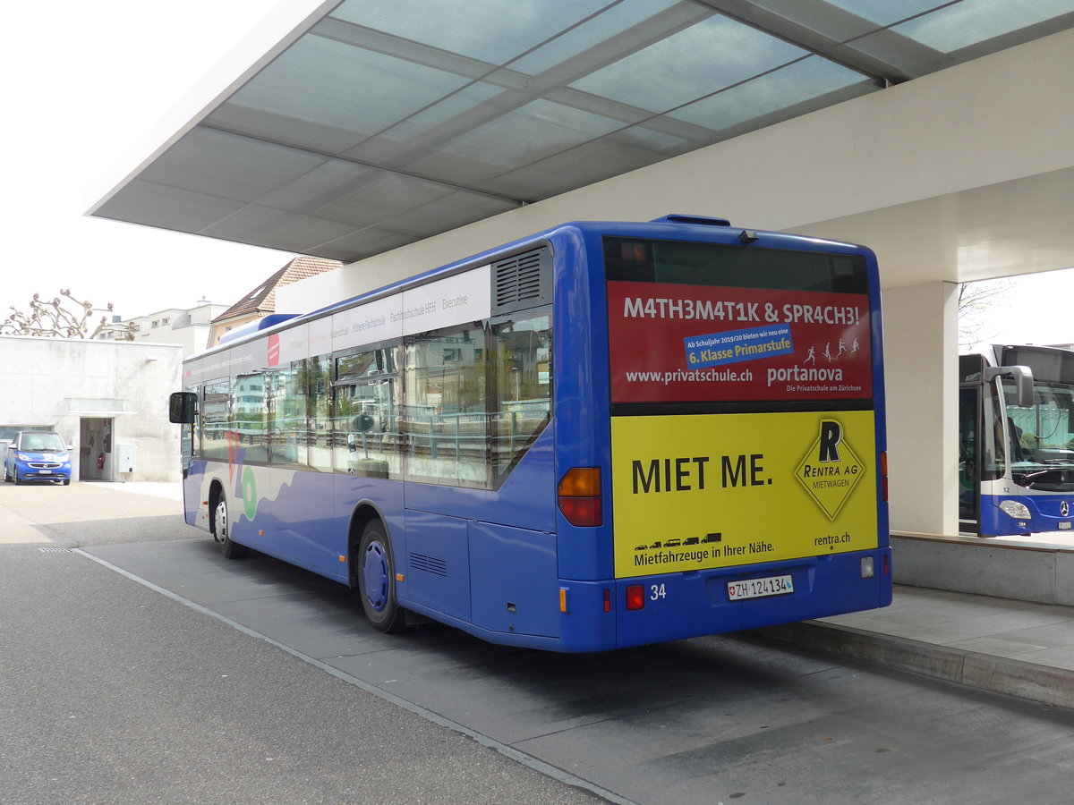 (203'535) - VZO Grningen - Nr. 34/ZH 124'134 - Mercedes am 7. April 2019 beim Bahnhof Meilen