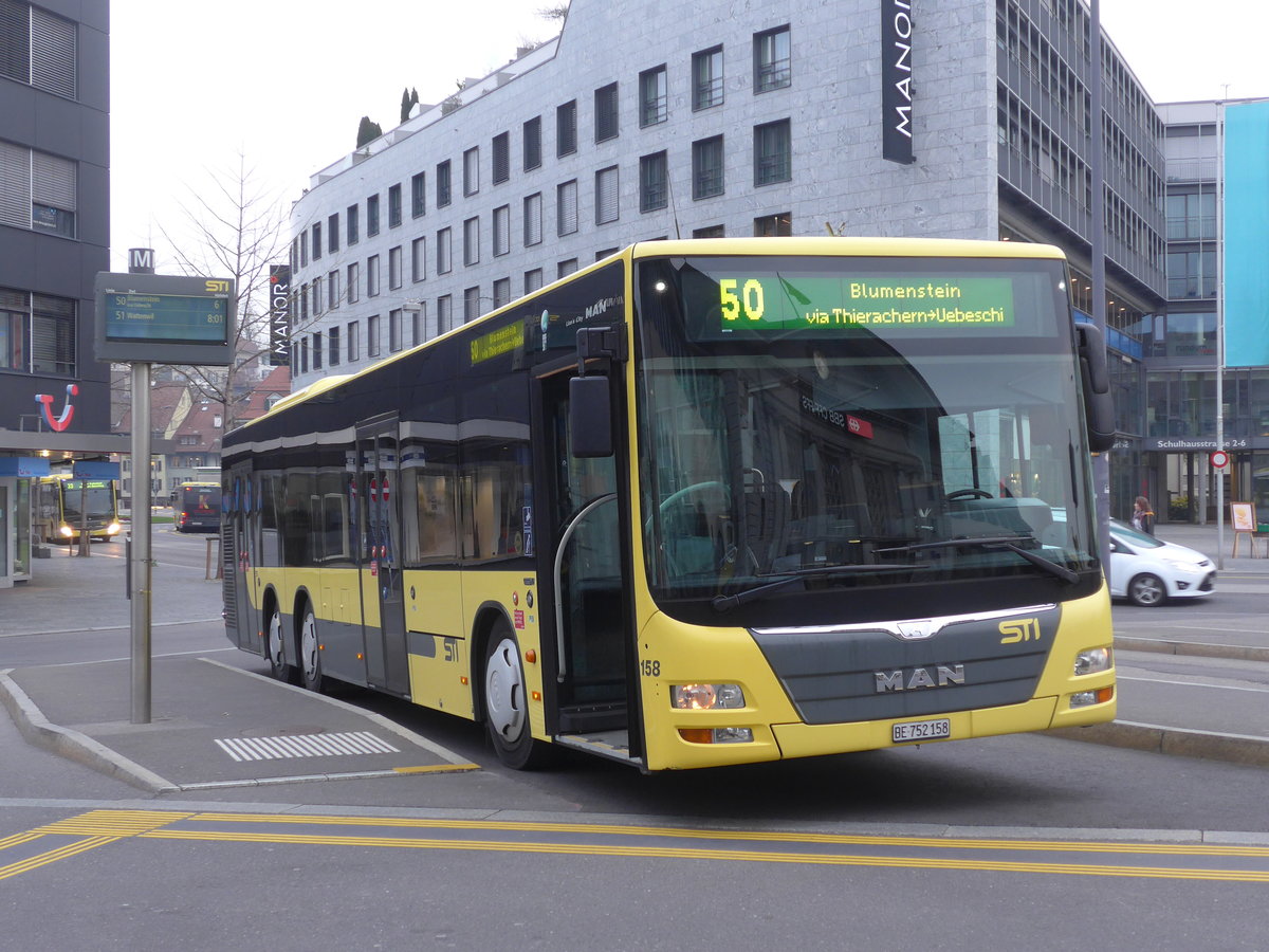 (203'558) - STI Thun - Nr. 158/BE 752'158 - MAN am 13. April 2019 beim Bahnhof Thun