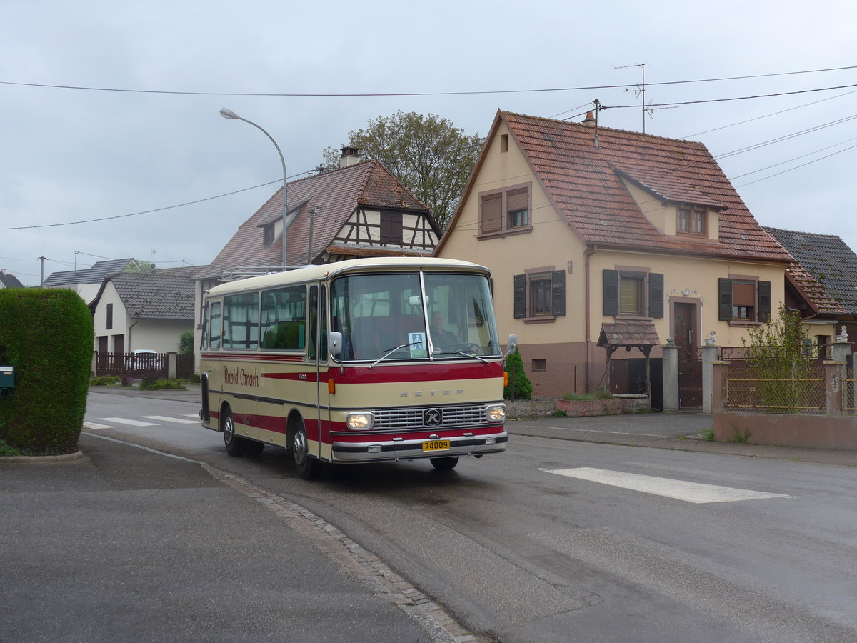 (204'219) - Aus Luxemburg: Weber, Canach - 74'009 - Setra am 27. April 2019 in Stundwiller, Rue Principale