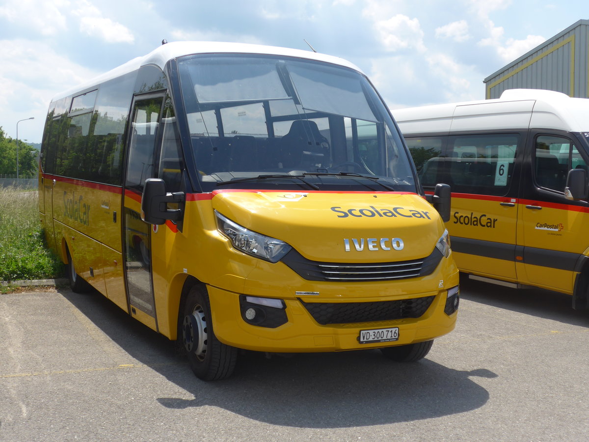 (205'395) - CarPostal Ouest - VD 300'716 - Iveco/Rosero am 25. Mai 2019 in Grandcour, Marcuard Paysages