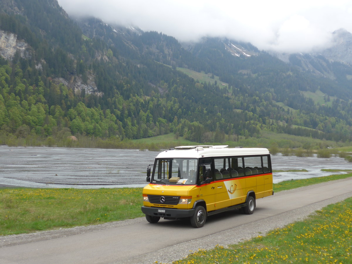 (205'511) - PostAuto Bern - BE 755'378 - Mercedes/Kusters am 26. Mai 2019 in Kiental, Tschingelsee