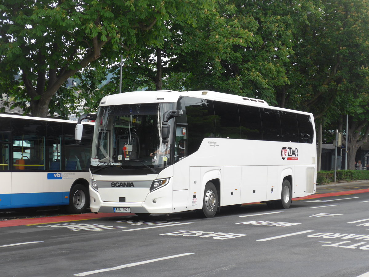 (206'261) - Aus Tschechien: ZDAR, Zdr nad Szavou - 5J6 2922 - Scania/Higer am 9. Juni 2019 beim Bahnhof Luzern