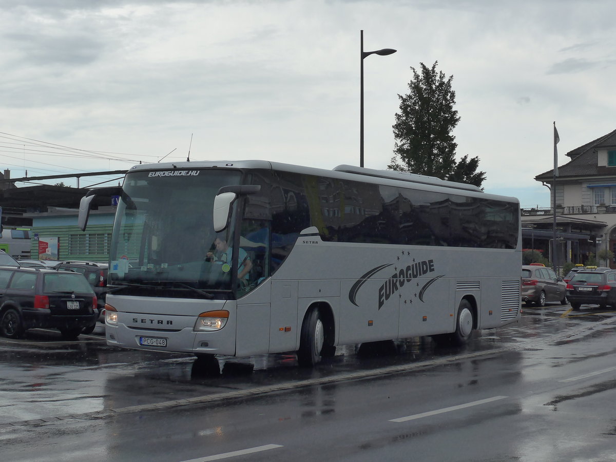 (207'428) - Aus Ungarn: Euroguide, Budapest - PCG-048 - Setra am 6. Juli 2019 beim Bahnhof Thun