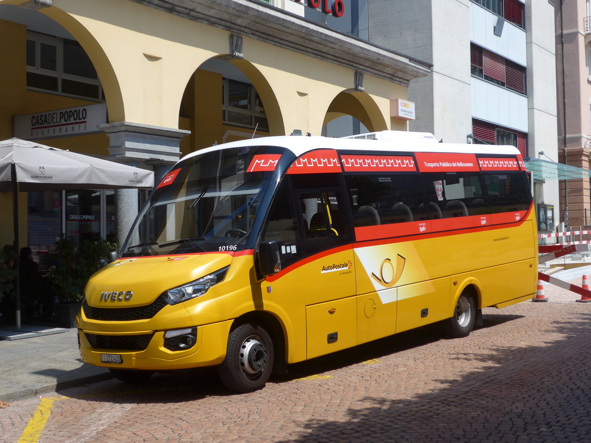 (208'035) - AutoPotale Ticino - TI 272'433 - Iveco/Rosero am 21. Juli 2019 beim Bahnhof Bellinzona