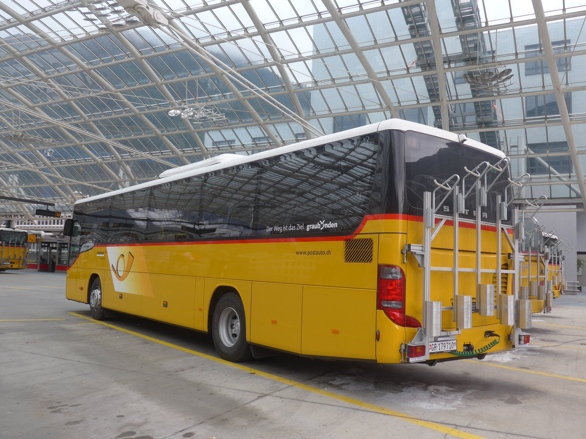 (210'057) - PostAuto Graubnden - GR 179'710 - Setra am 6. Oktober 2019 in Chur, Postautostation