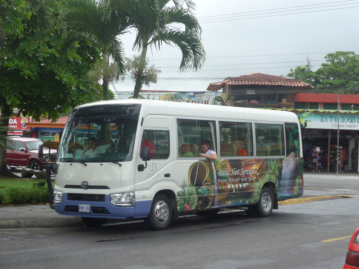 (211'486) - Baldi Hot Springs, La Fortuna - BQM-399 - Toyota am 17. November 2019 in La Fortuna, Kirche