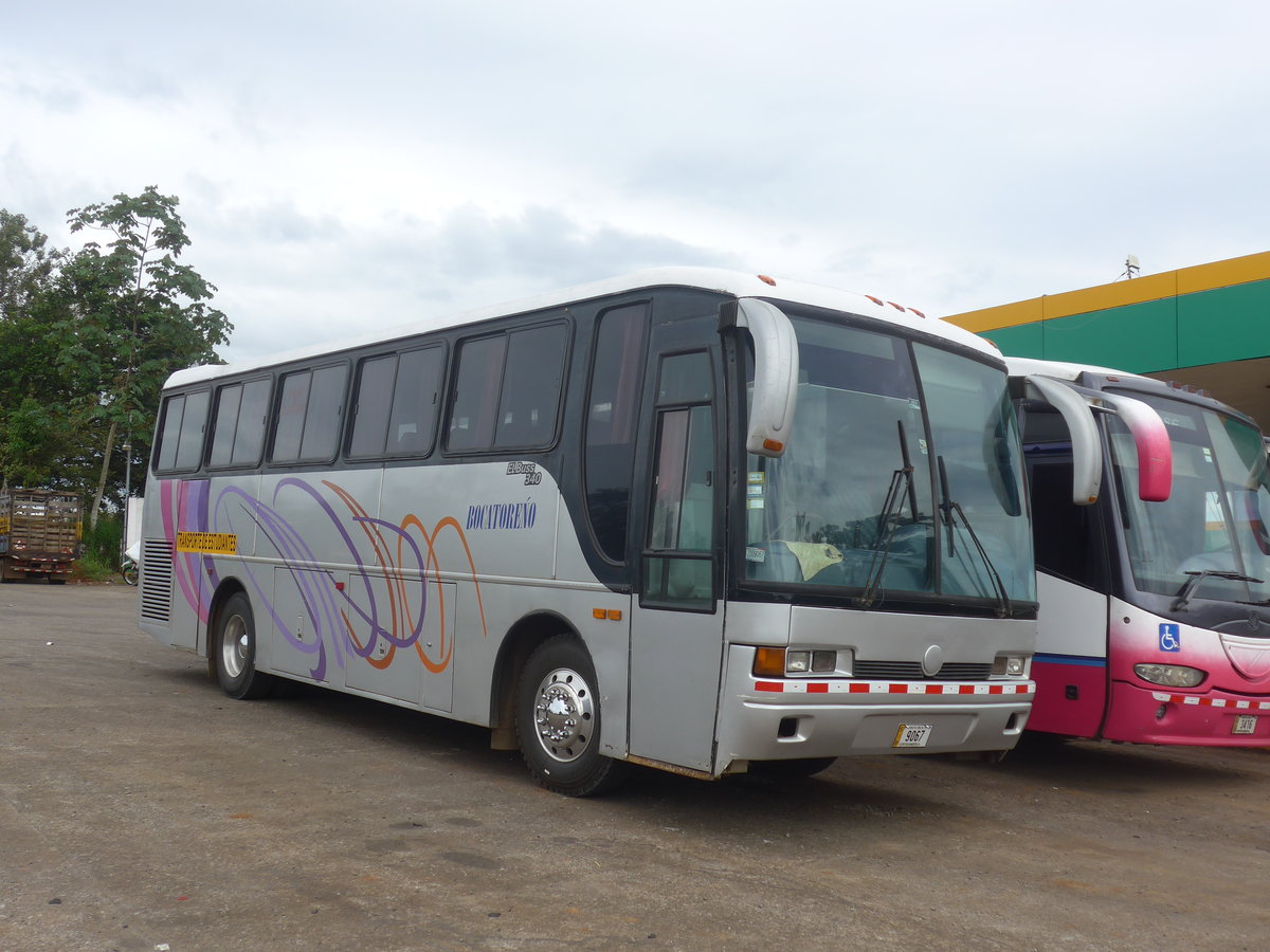 (212'404) - Bocatoreos, San Jos - 9067 - Busscar am 25. November 2019 in Buenos Aires, Tankstelle