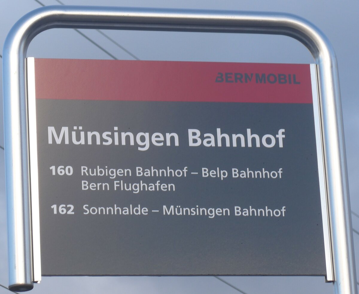 (212'891) - BERNMOBIL-Haltestellenschild - Mnsingen, Bahnhof - am 14. Dezember 2019