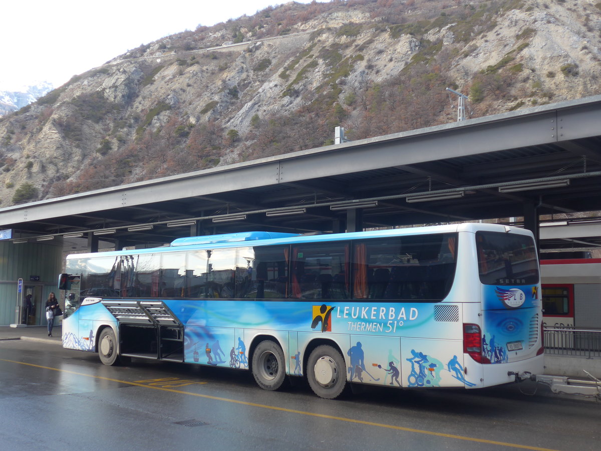 (213'375) - LLB Susten - Nr. 7/VS 38'007 - Setra am 4. Januar 2020 beim Bahnhof Leuk