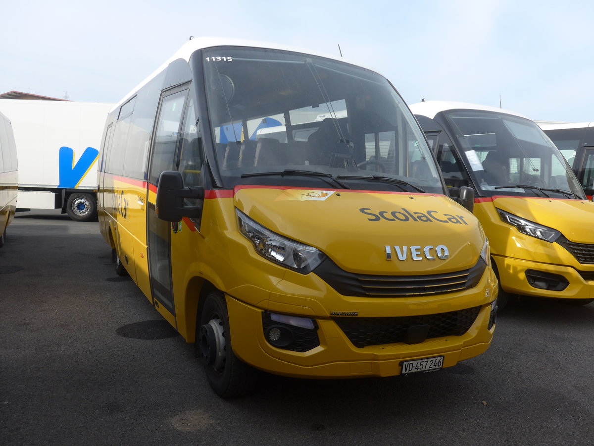 (216'241) - CarPostal Ouest - VD 457'246 - Iveco/Rosero am 19. April 2020 in Kerzers, Interbus