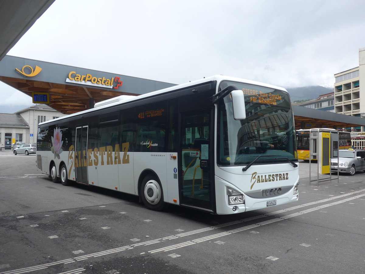 (216'706) - Ballestraz, Grne - VS 494'274 - Iveco (ex Vorfhrfahrzeug Iveco France) am 2. Mai 2020 beim Bahnhof Sion