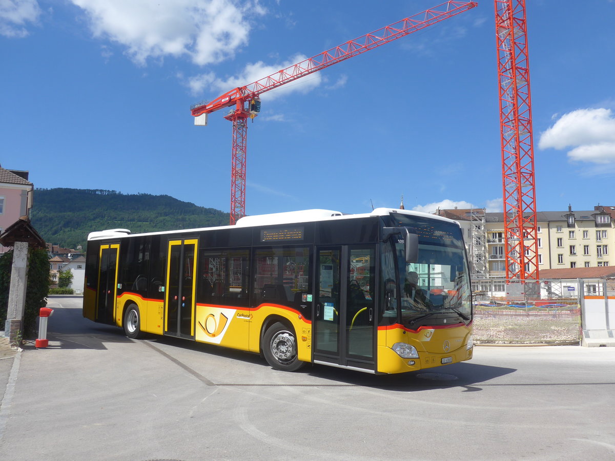 (218'386) - CarPostal Ouest - JU 43'868 - Mercedes am 4. Juli 2020 beim Bahnhof Delmont